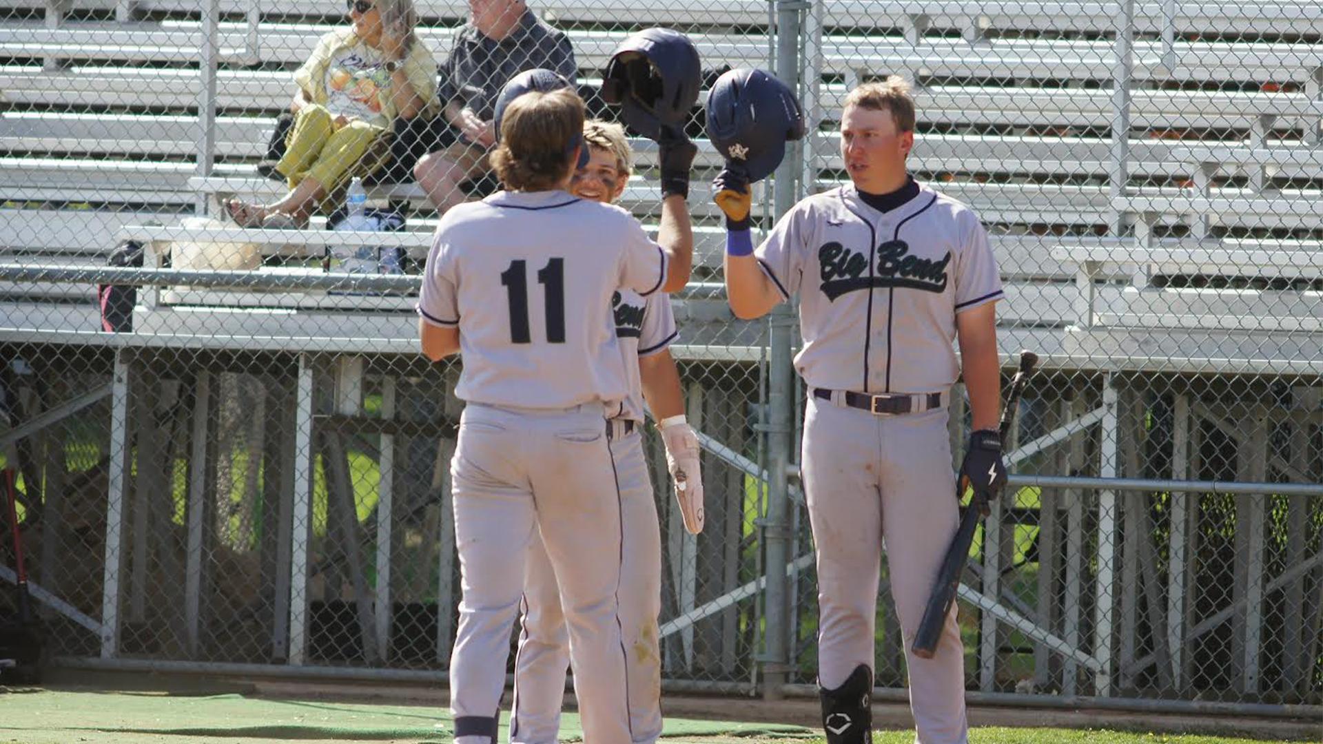 Vikings Split Series Week, Eye Playoff Push in Season Finale